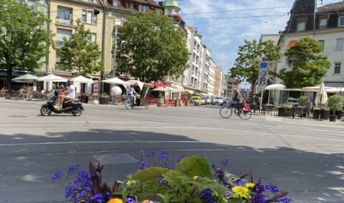 Tellplatz in Basel an einem sonnigen Tag